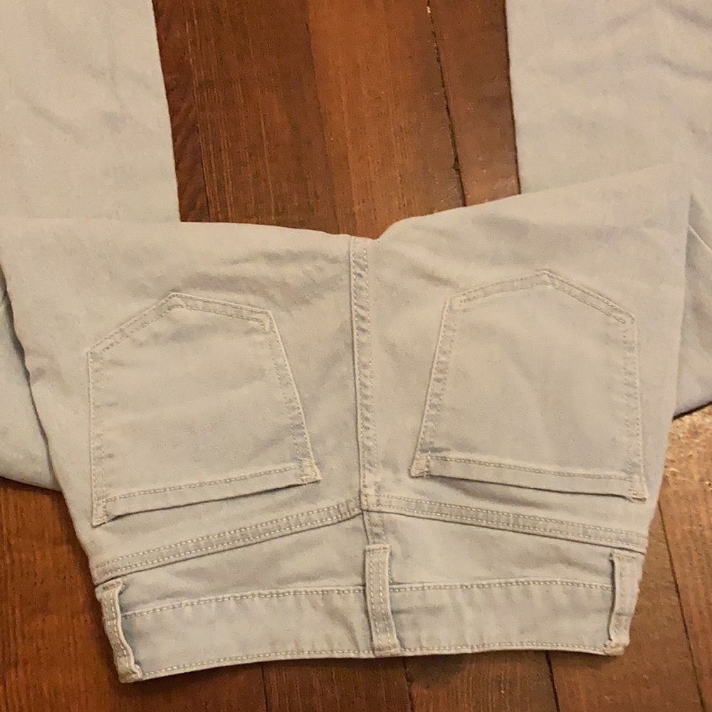 Light Wash High Rise Jeans - Picture 6 of 6